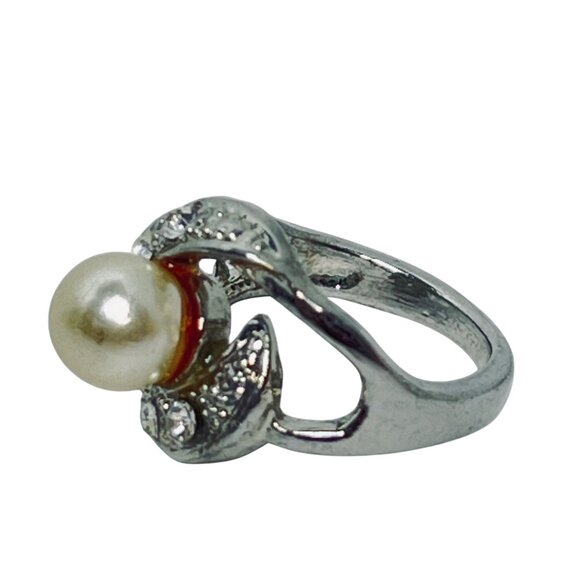 Silver Tone Statement Ring W/Faux Pearl And Rhinestone Accents Size 4.75 (R446) - Picture 6 of 7